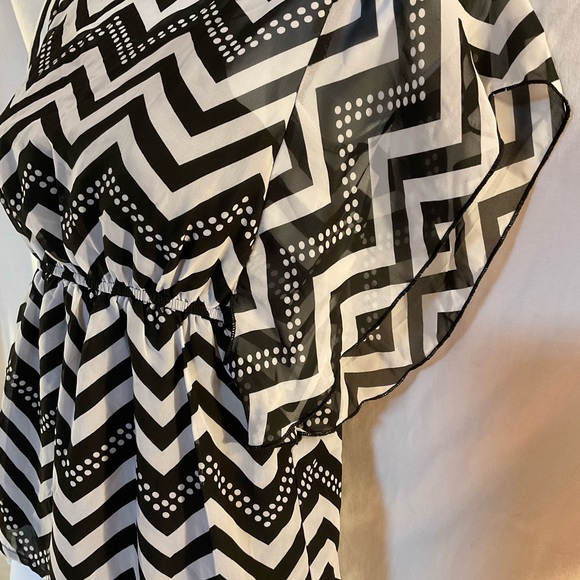 Speechless black and white sheer blouse with attached tank size M - Picture 3 of 7